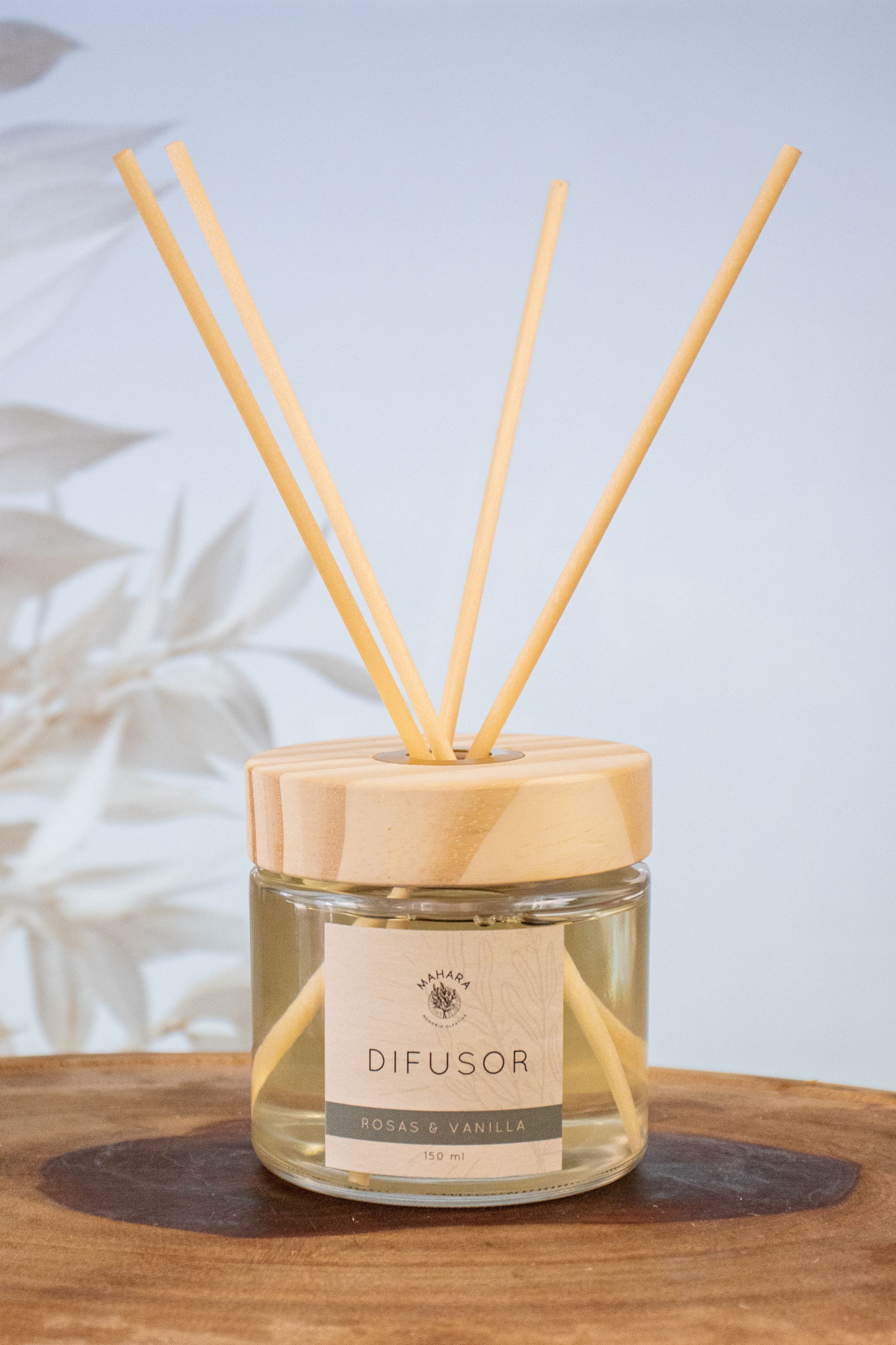 Reed diffuser bottle with fragrance reeds